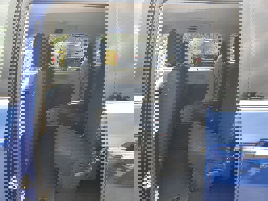 Used 2020 Chrysler Pacifica Touring w/ Tire & Wheel Group image 9