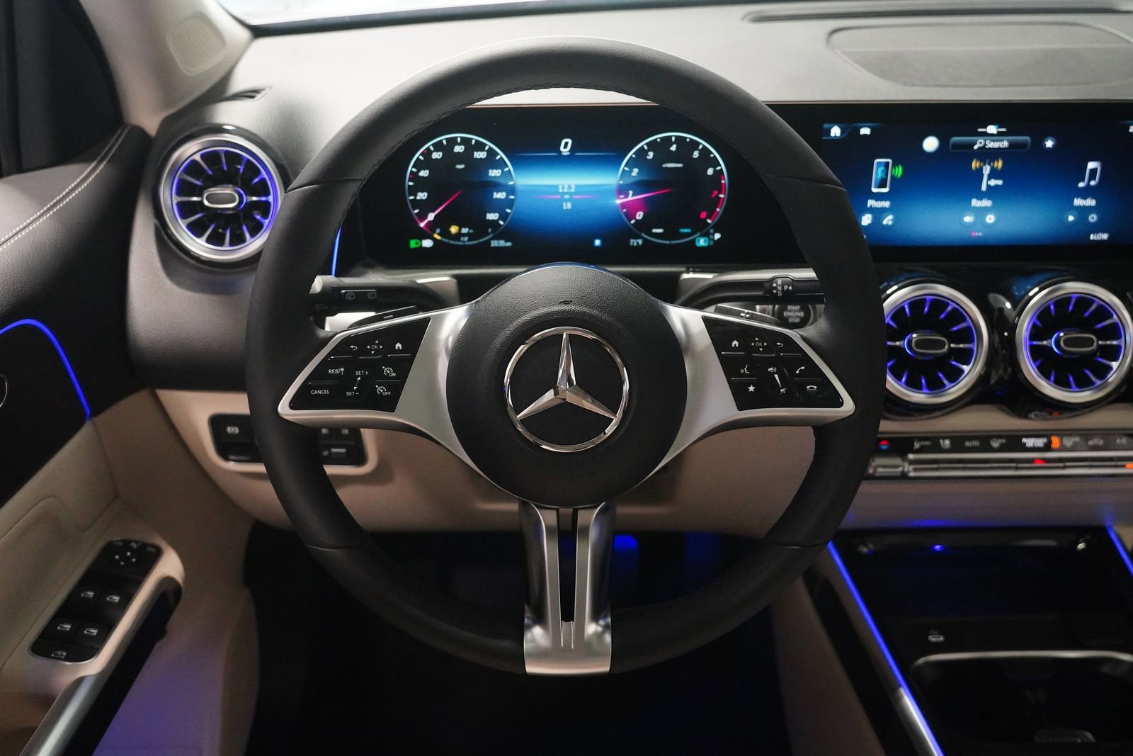 New 2026 Mercedes-Benz GLB 250 4MATIC image 18