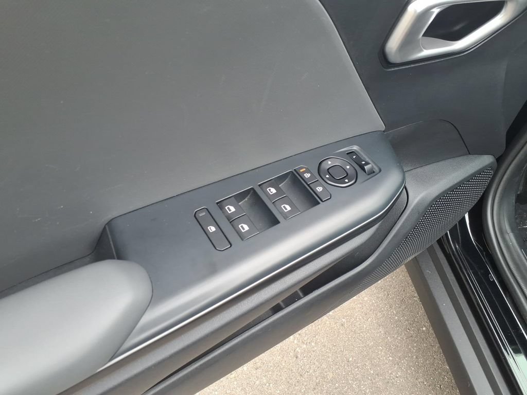 Used 2025 Kia K4 FWD image 14