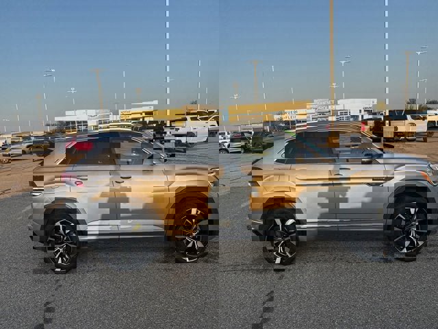 Used 2024 Volkswagen Atlas Cross Sport SEL Premium R-Line image 2