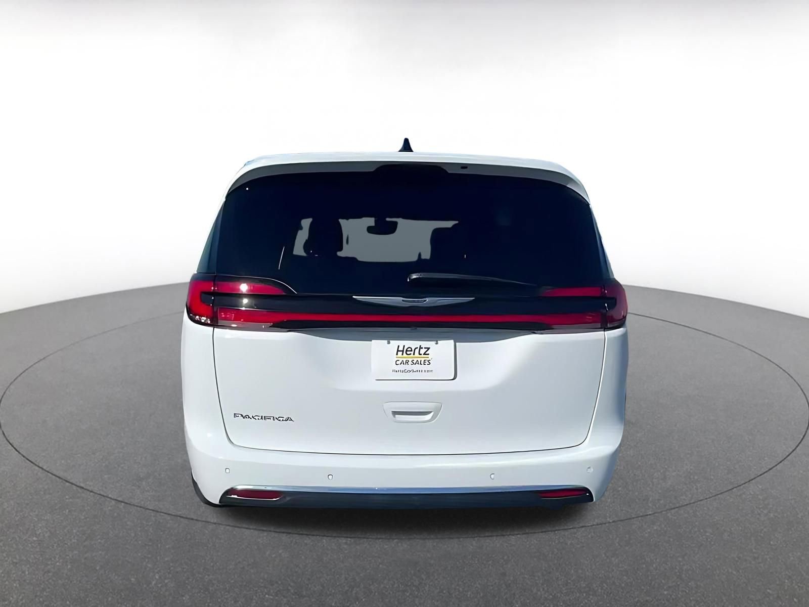Used 2025 Chrysler Pacifica Select image 12