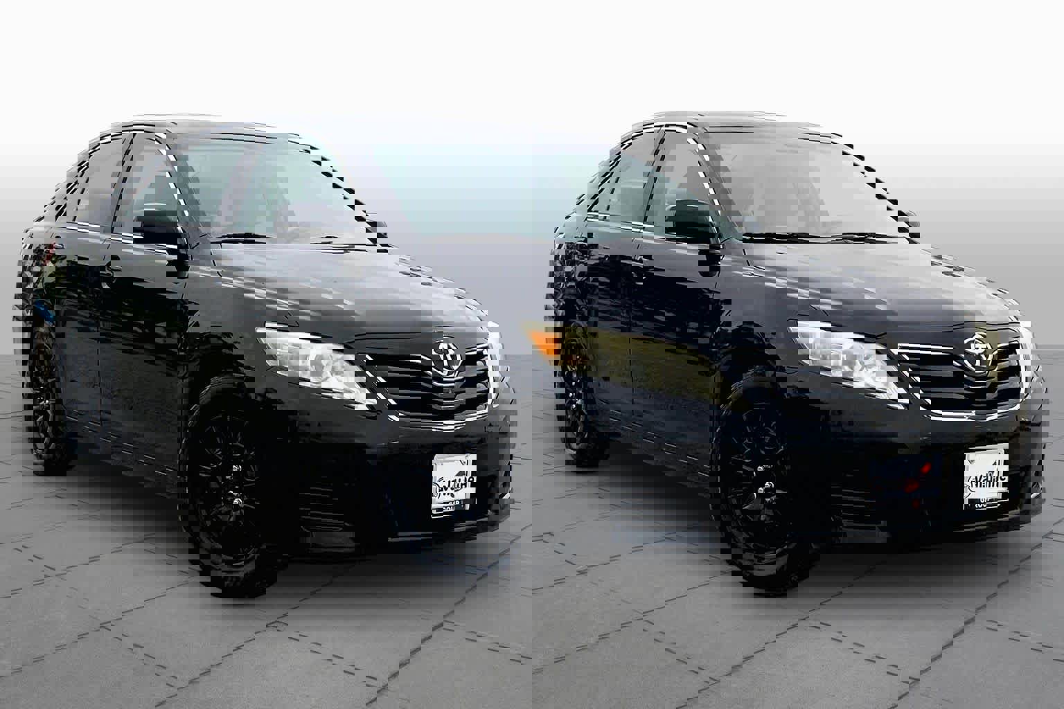 Used 2011 Toyota Camry LE FWD image 2