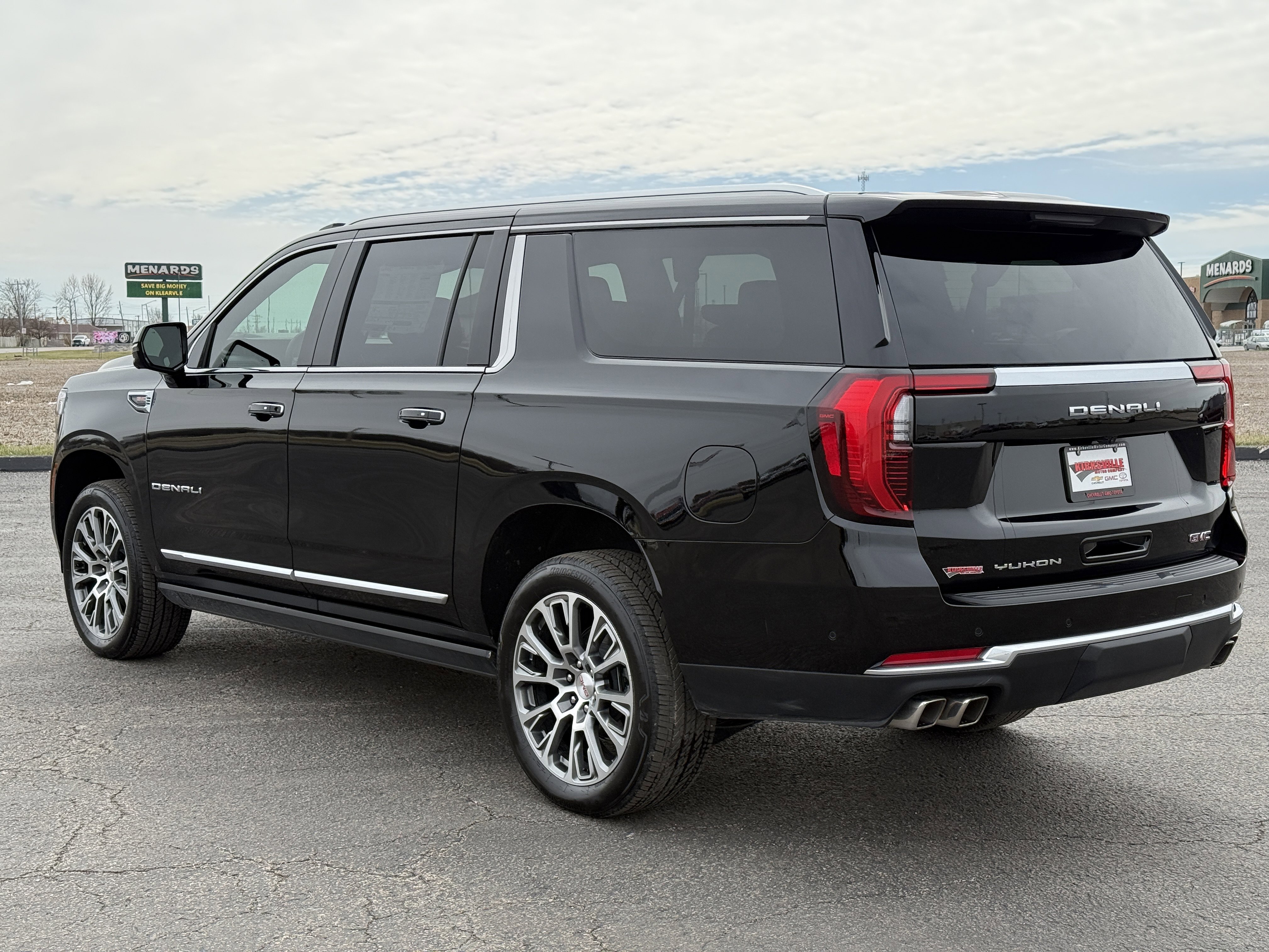 New 2026 GMC Yukon XL Denali w/ Sun & Power Step Package image 7