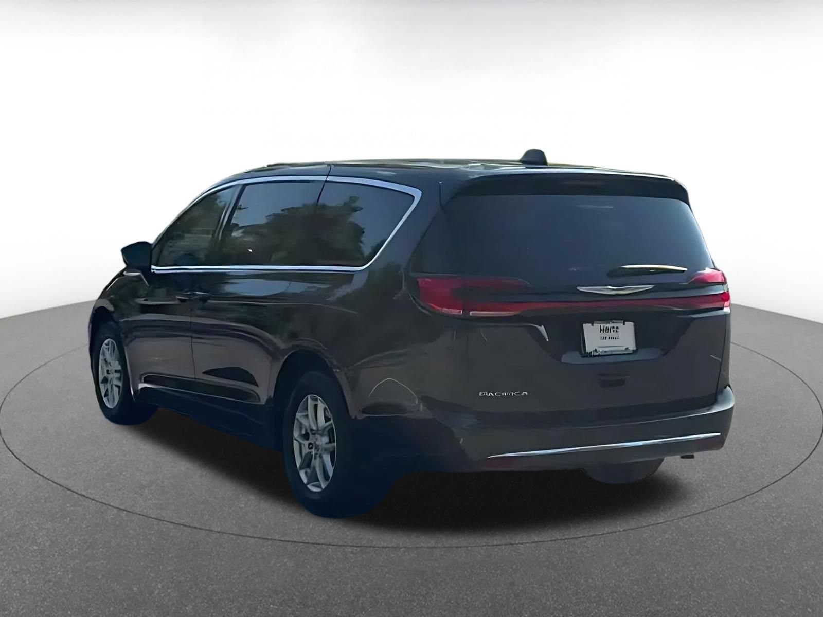 Used 2025 Chrysler Pacifica Select FWD image 13
