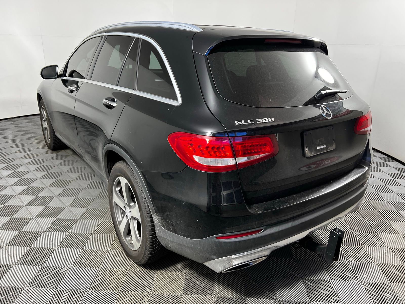 Used 2017 Mercedes-Benz GLC 300 image 7