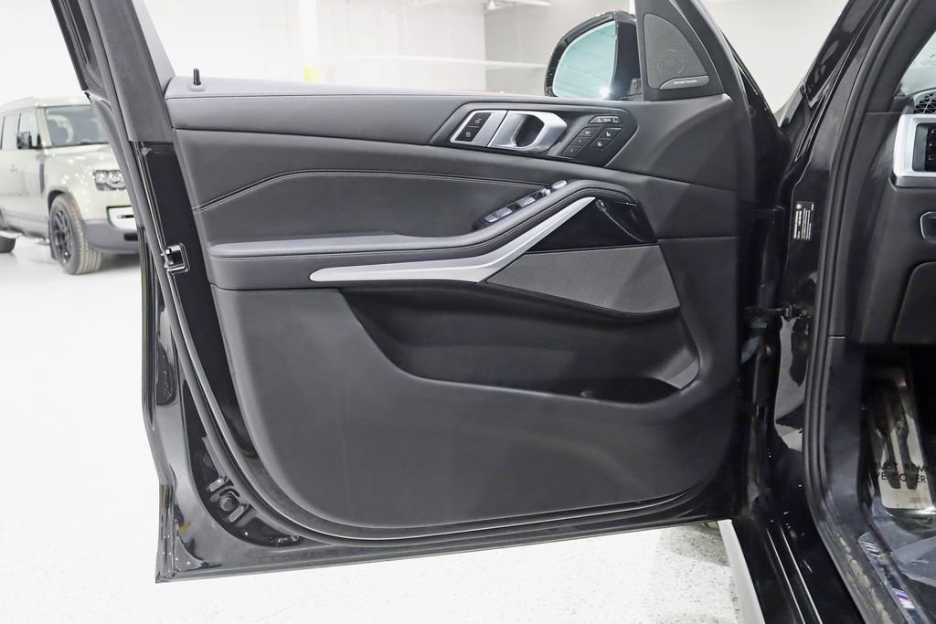 Used 2023 BMW X7 xDrive40i w/ Executive Package image 37