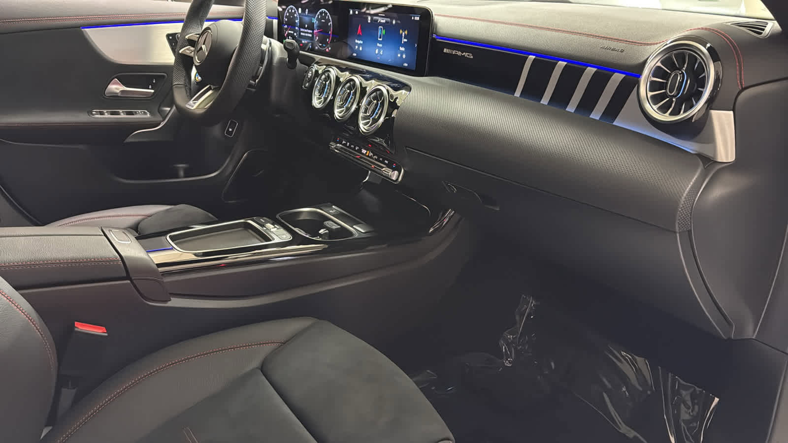 New 2026 Mercedes-Benz CLA 35 AMG 4MATIC image 37