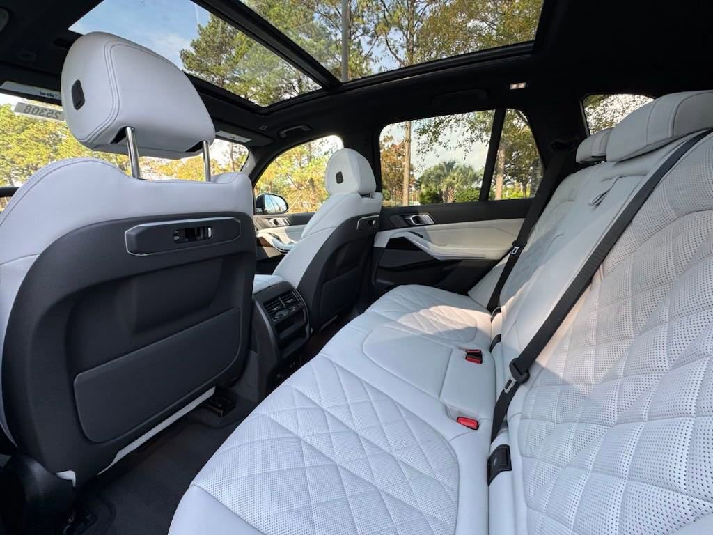 Used 2025 BMW X5 xDrive50e w/ M Sport Package image 15