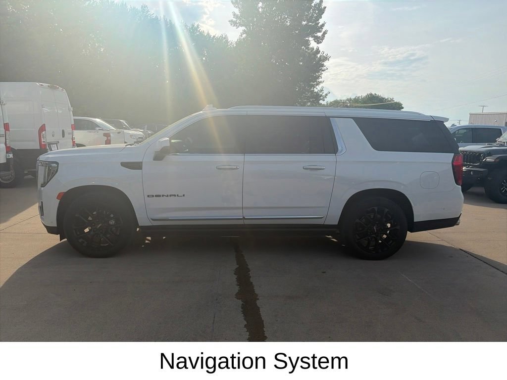 Used 2023 GMC Yukon XL Denali w/ Advanced Technology Package AWD/4WD image 10