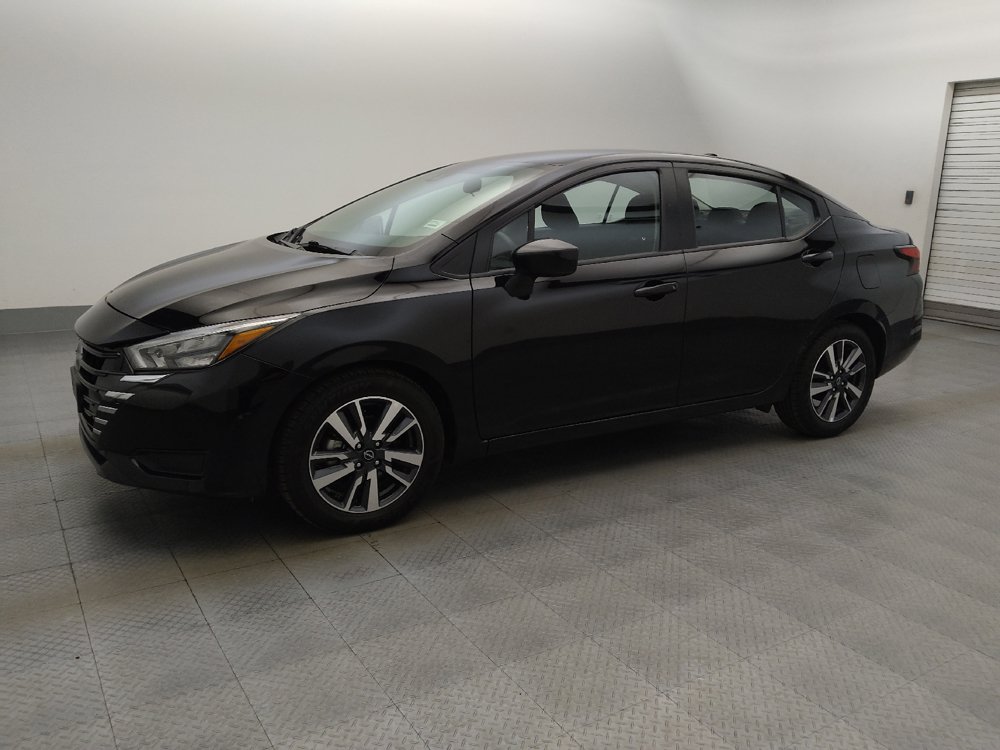 Used 2025 Nissan Versa SV FWD image 2