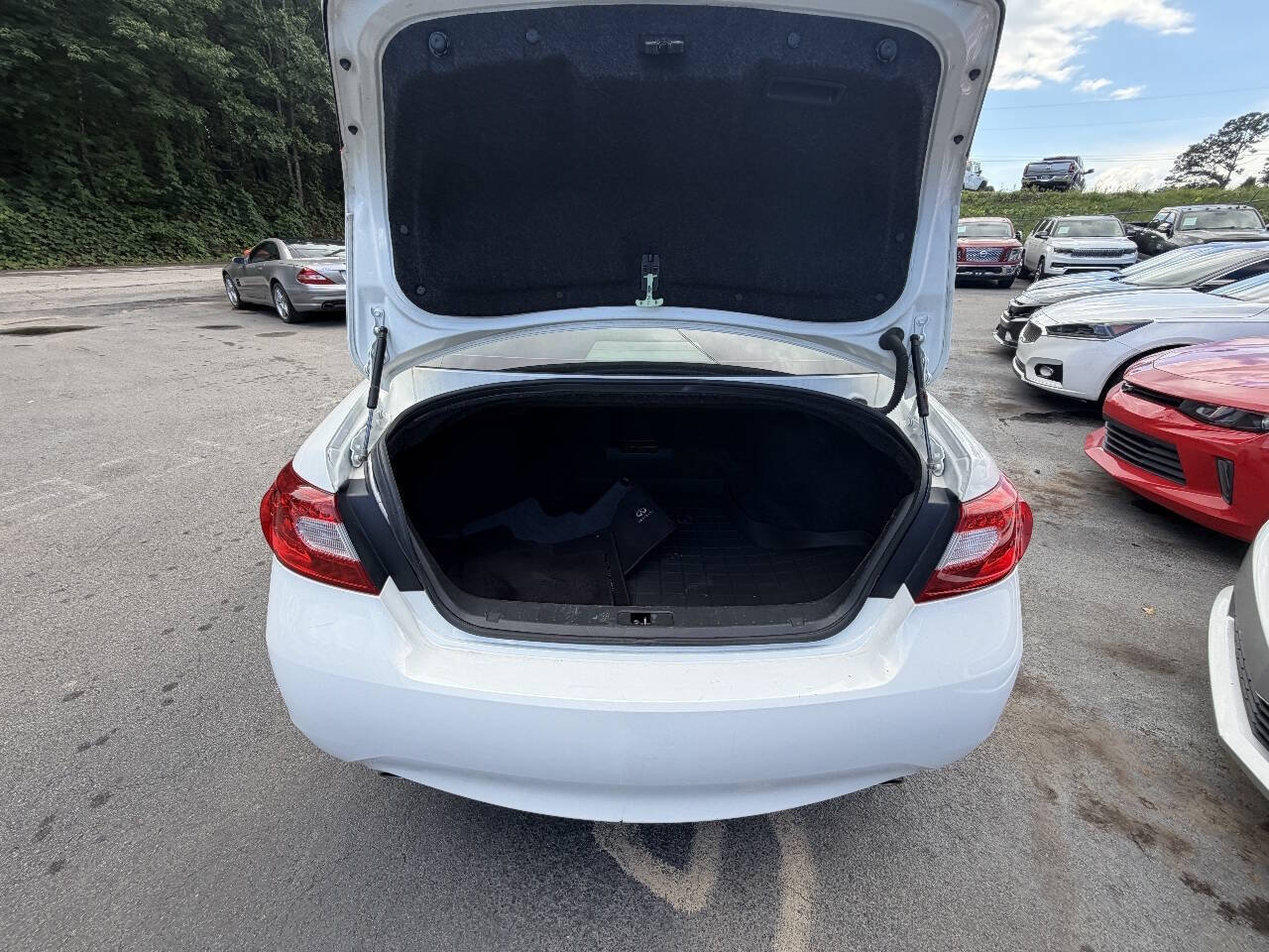 Used 2011 INFINITI M37 w/ Deluxe Touring Pkg RWD image 7