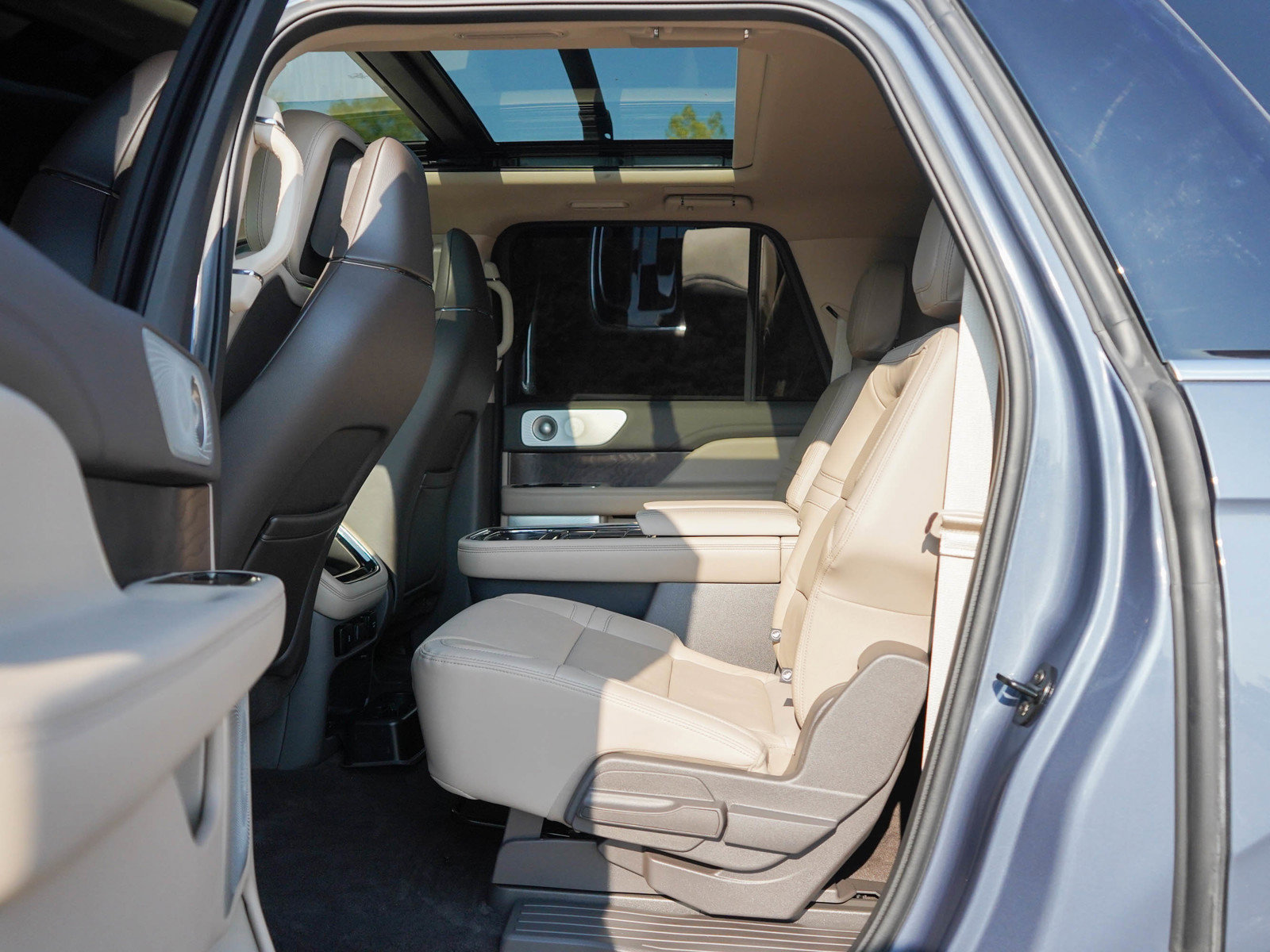 Used 2023 Lincoln Navigator L Reserve w/ Equipment Group 201A AWD/4WD image 22