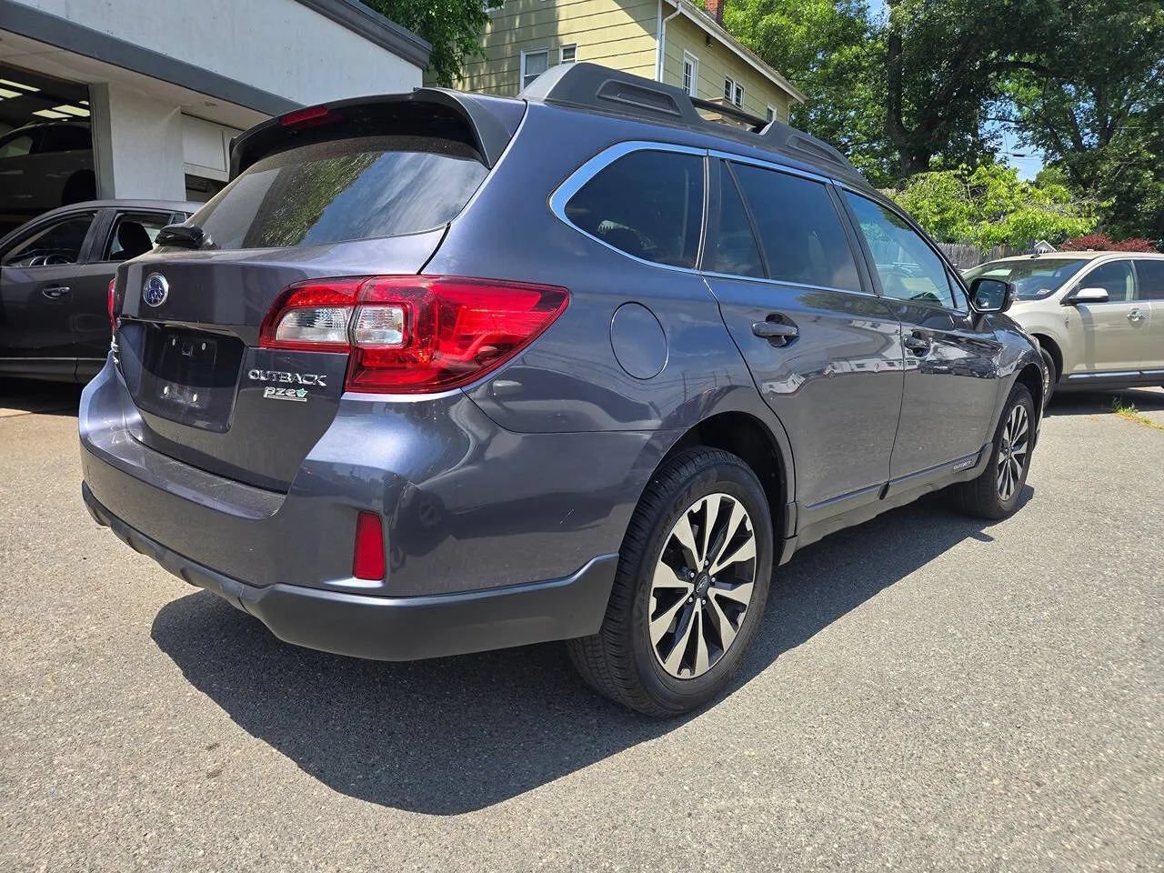 Used 2015 Subaru Outback 2.5i Limited AWD/4WD image 3