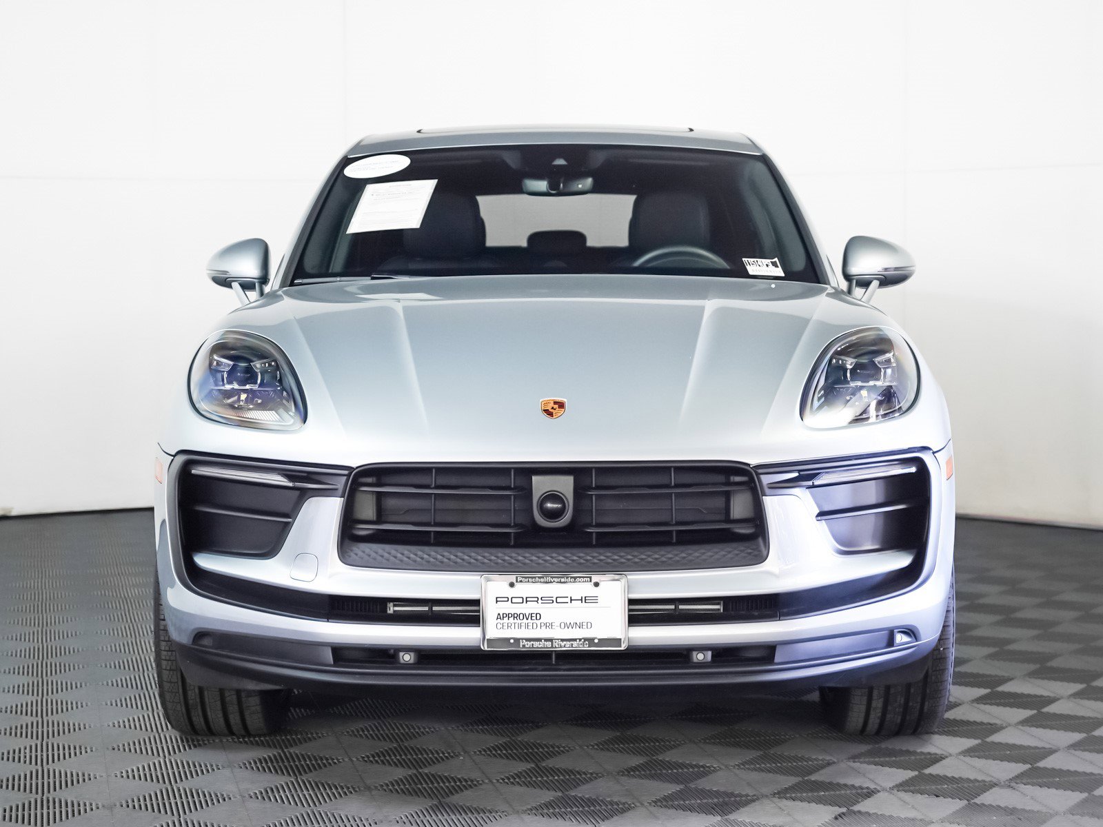 Certified 2025 Porsche Macan image 7