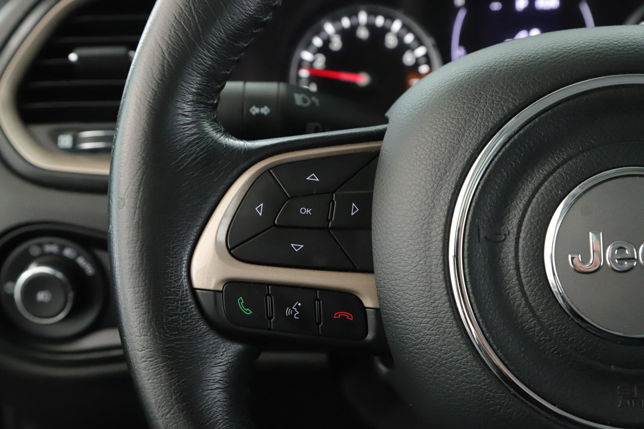 Used 2017 Jeep Renegade Latitude image 9