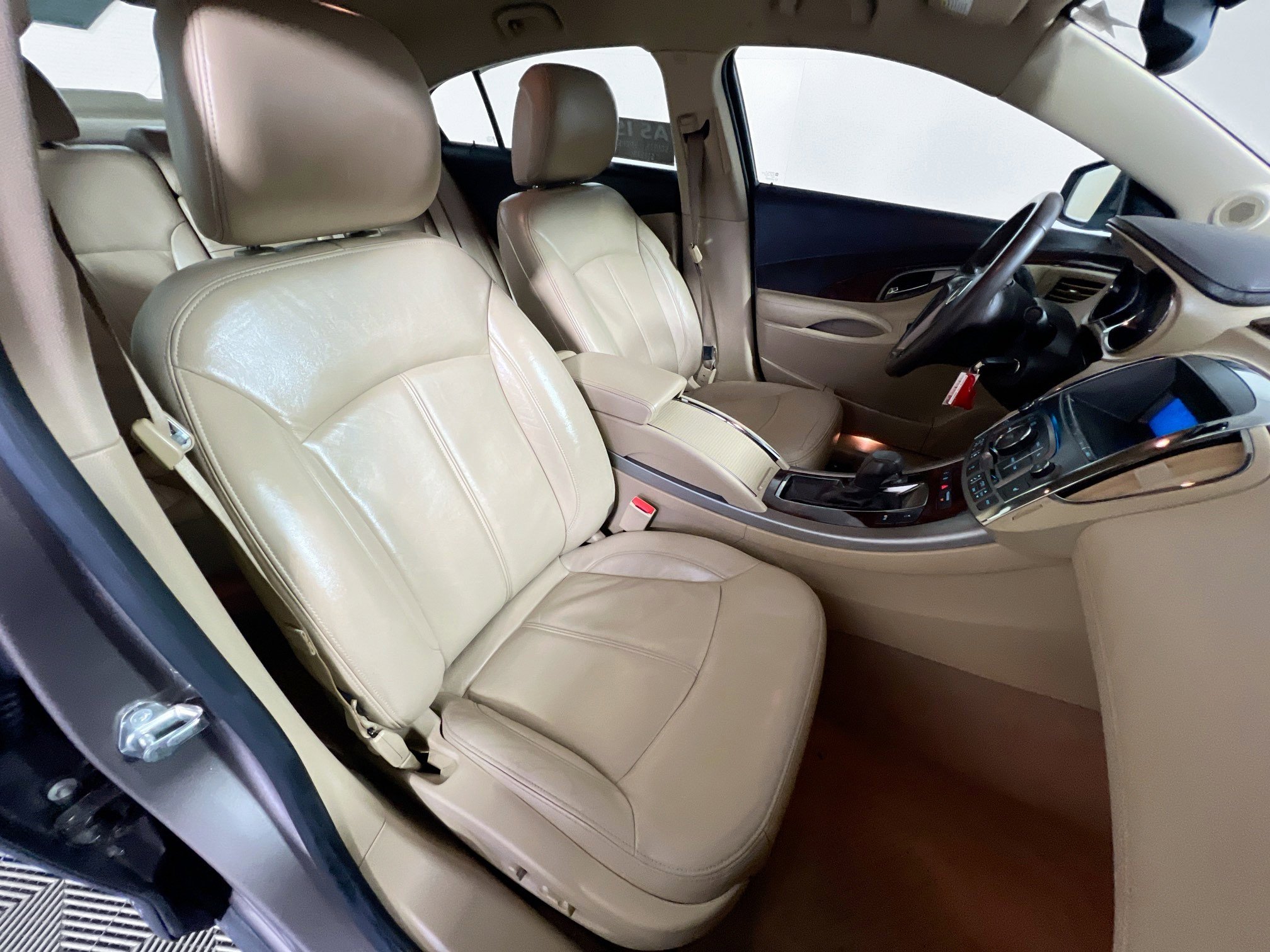 Used 2011 Buick LaCrosse CXL image 29