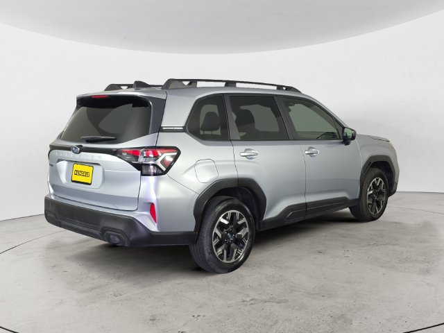 Used 2025 Subaru Forester Premium AWD/4WD image 5