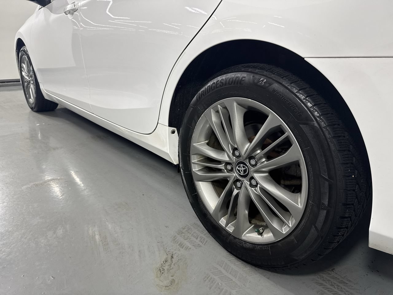 Used 2017 Toyota Camry SE FWD image 8