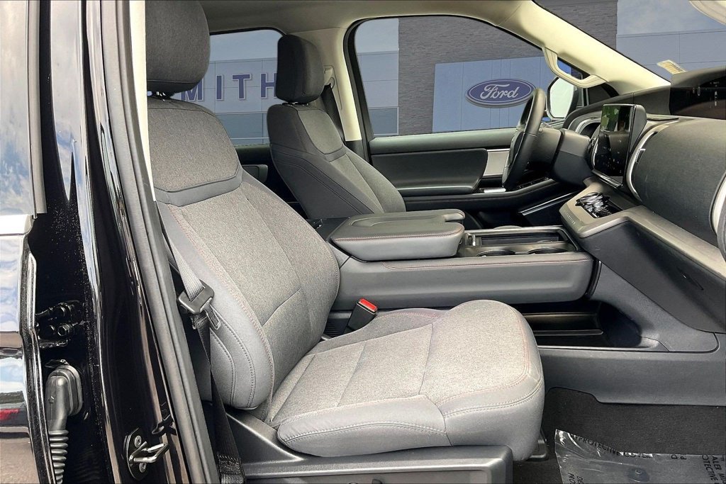Used 2025 Ford Expedition Max Active RWD image 30