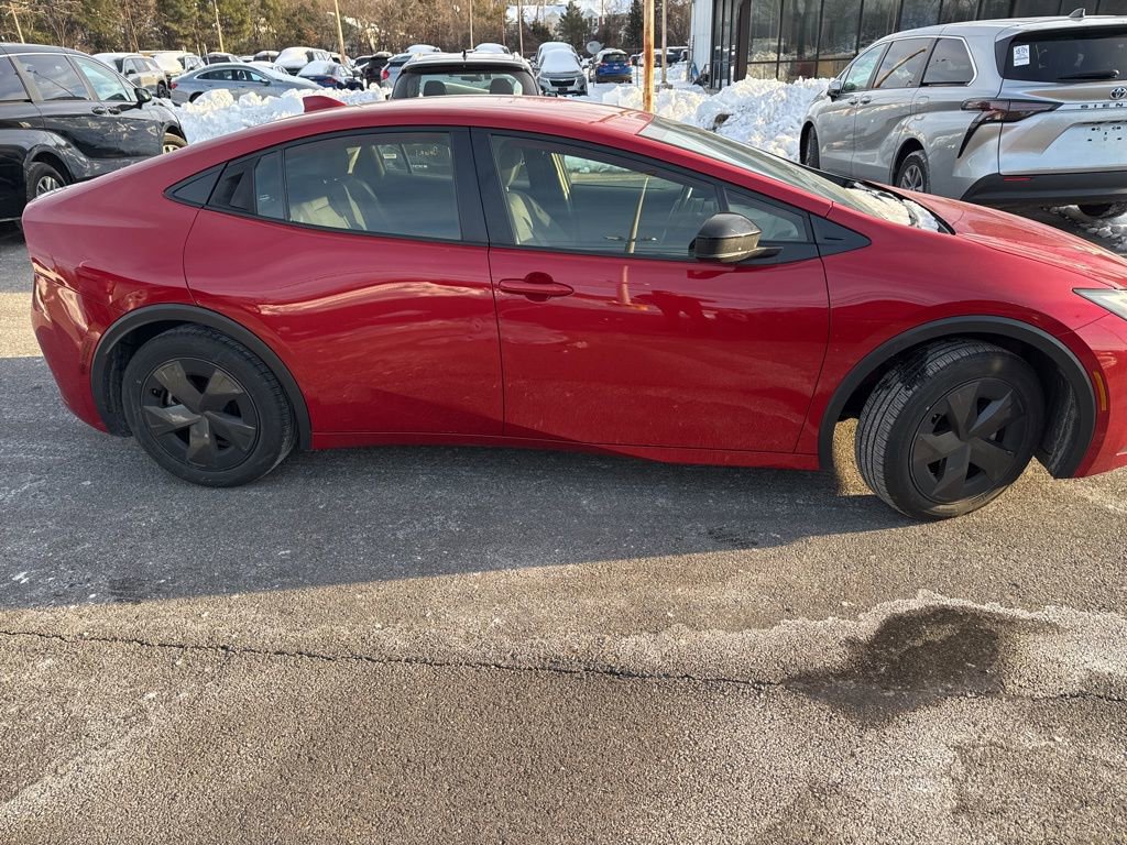 Used 2024 Toyota Prius LE image 2