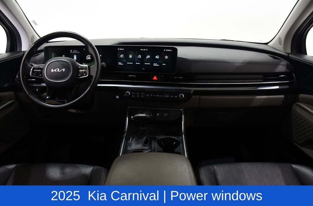 Used 2025 Kia Carnival FWD image 8
