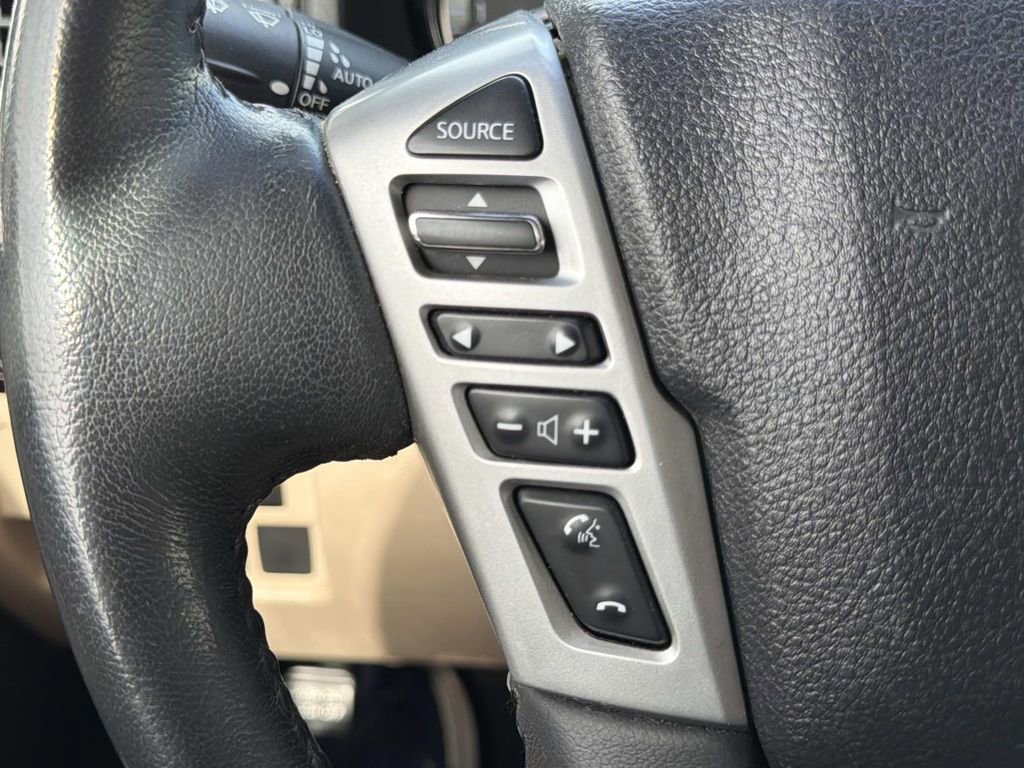 Used 2017 Nissan Titan SV image 19