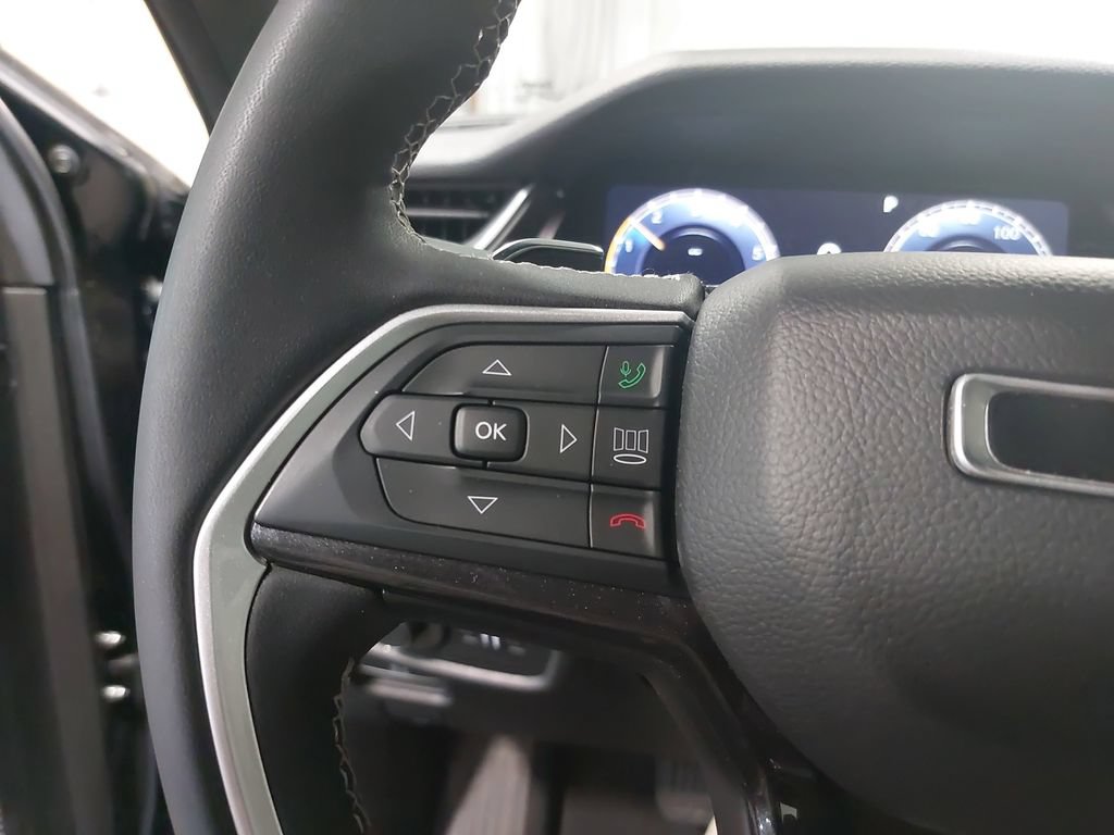 Used 2023 Jeep Grand Cherokee Altitude AWD/4WD image 16