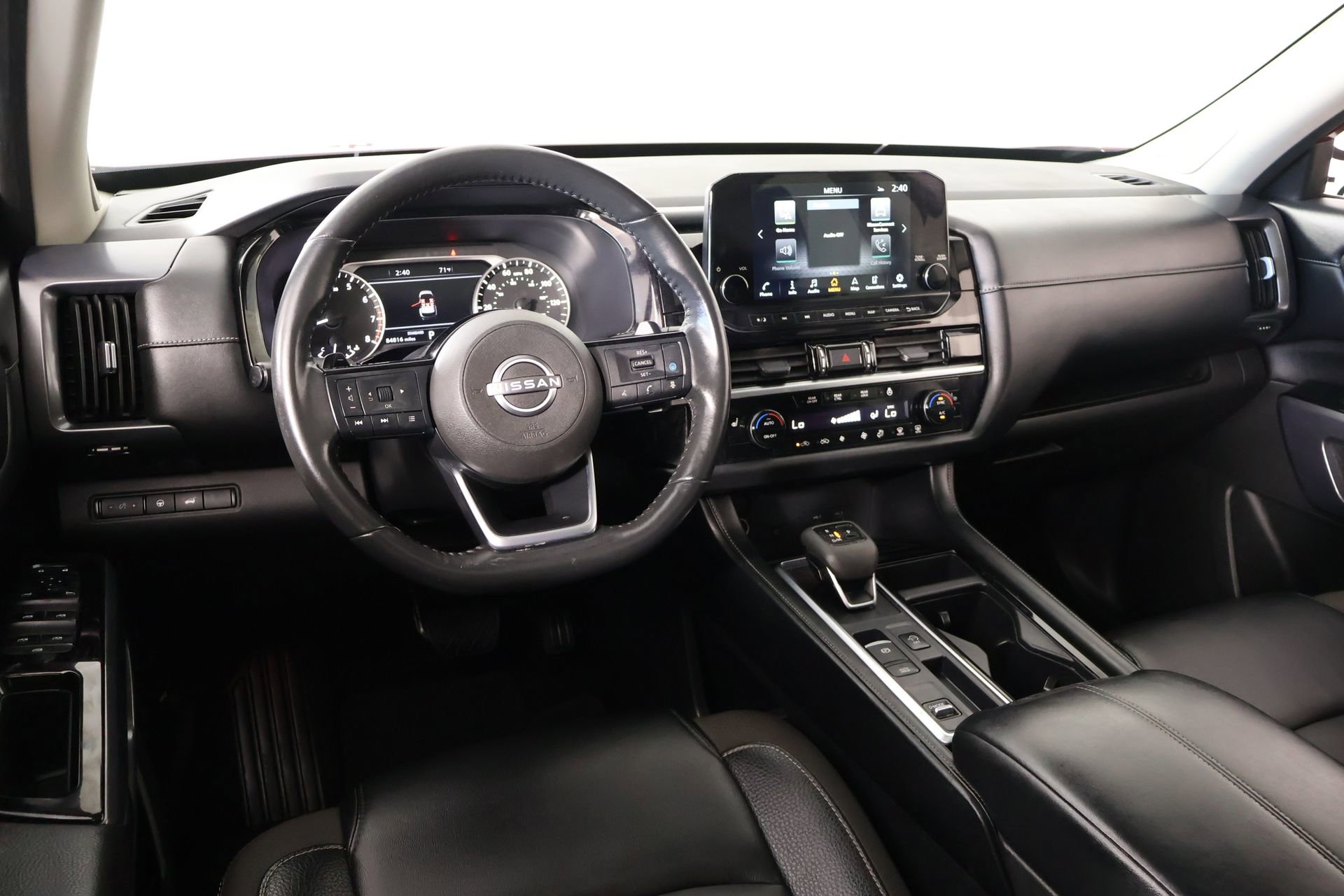 Used 2023 Nissan Pathfinder SL w/ SL Premium Package FWD image 2