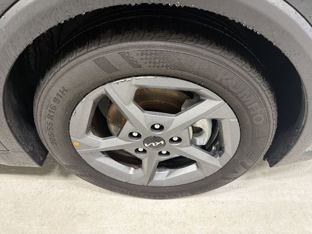 Used 2025 Kia K4 FWD image 14