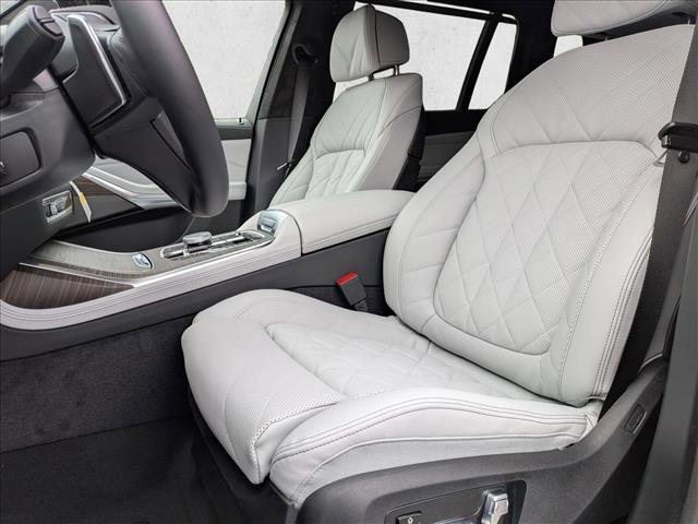 Used 2026 BMW X7 xDrive40i w/ Premium Package image 4