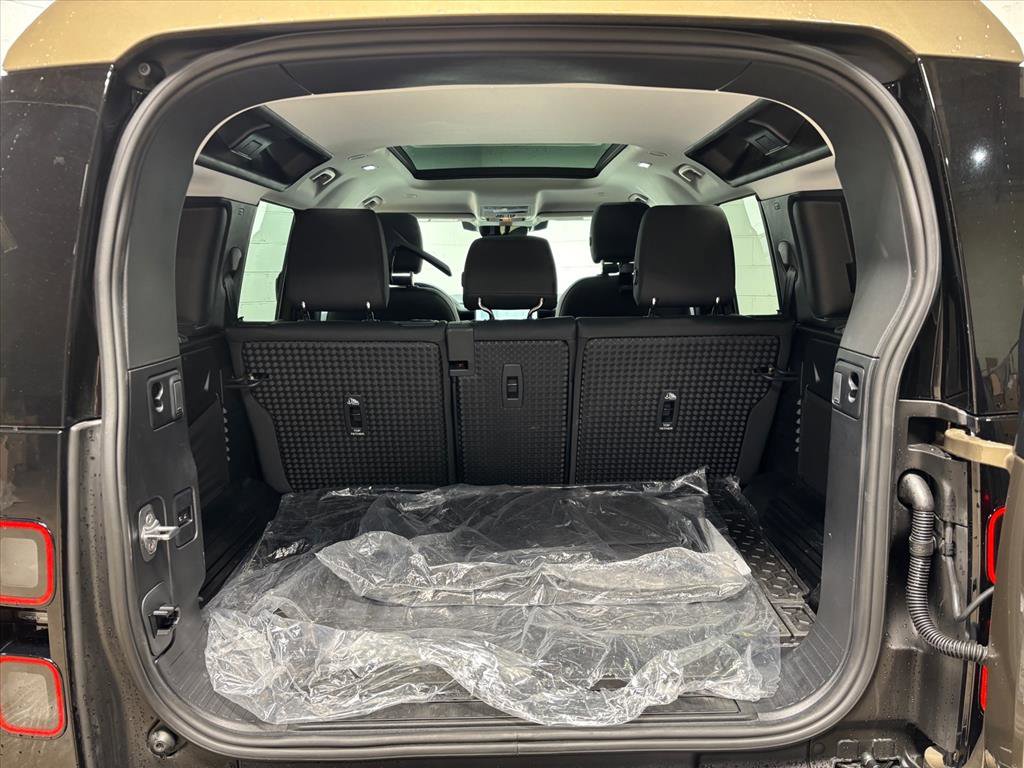 Used 2026 Land Rover Defender 110 S image 43
