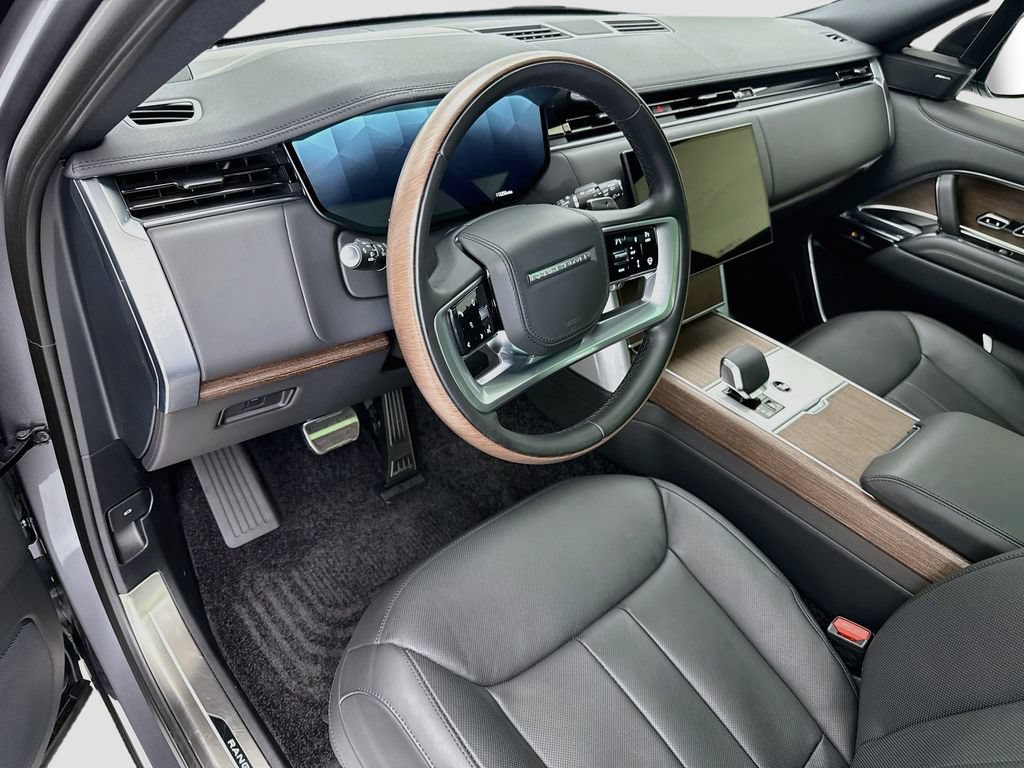 Certified 2025 Land Rover Range Rover Long Wheelbase SE AWD/4WD image 9