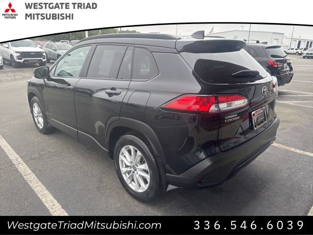 Used 2022 Toyota Corolla Cross LE w/ Moonroof Package AWD/4WD image 9