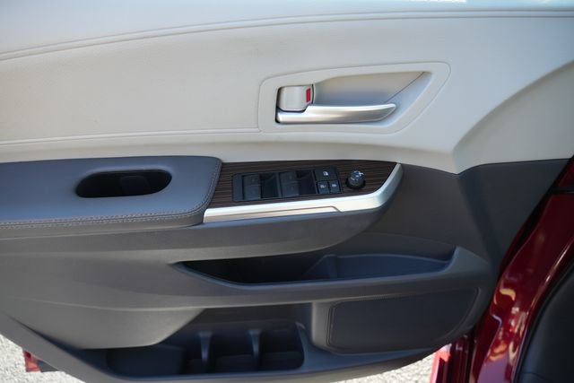 Used 2023 Toyota Sienna XLE FWD image 25