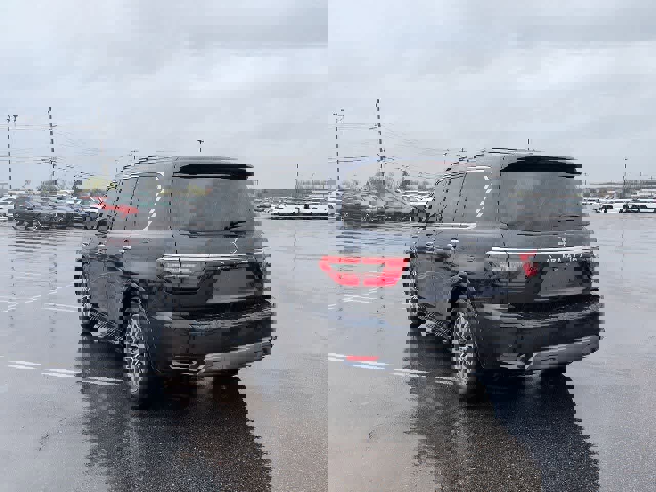 Used 2022 Nissan Armada SL w/ Captain's Chairs Package image 4