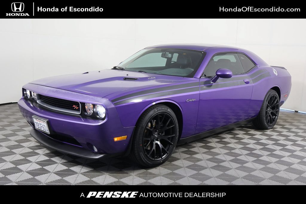 Used 2013 Dodge Challenger R/T RWD image 1