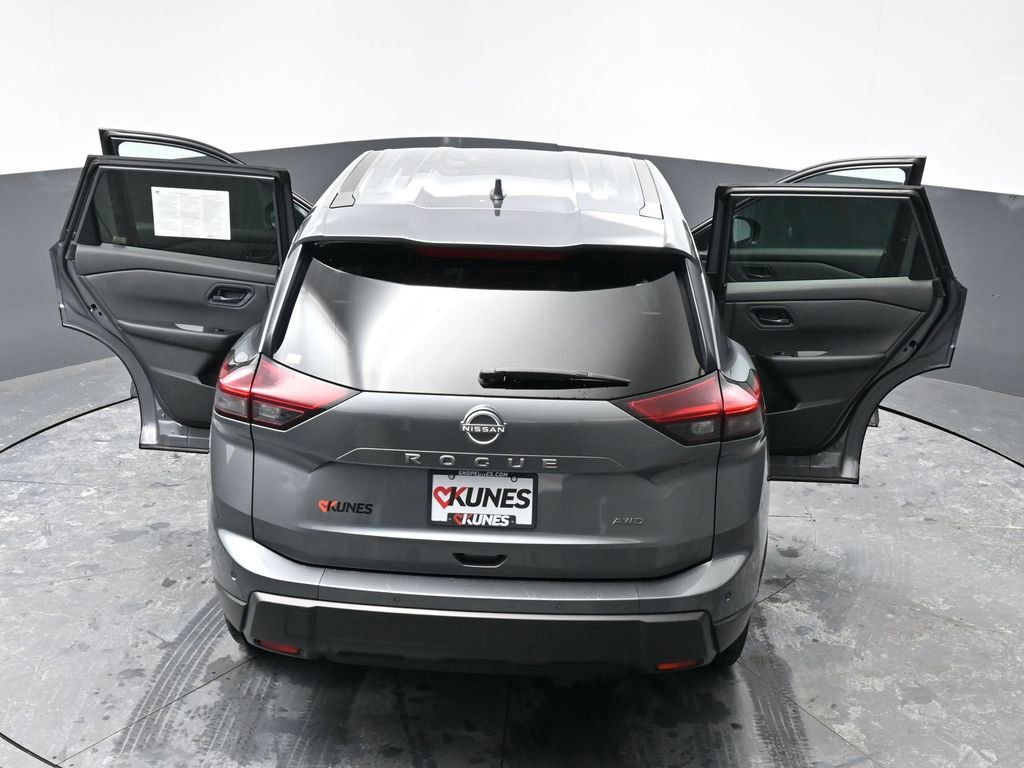 Used 2024 Nissan Rogue S image 70