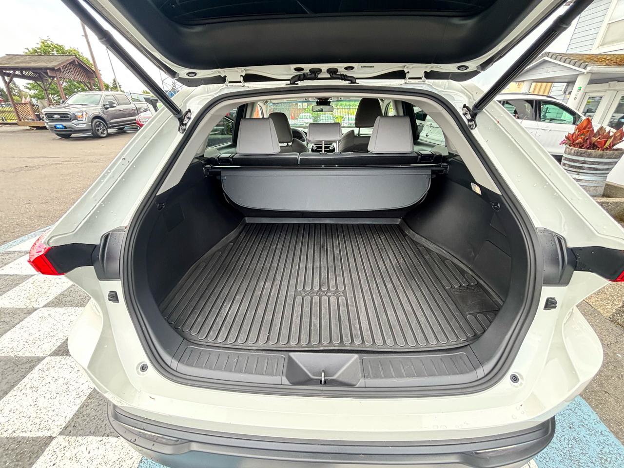 Used 2021 Toyota Venza LE AWD/4WD image 22