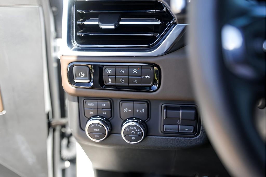 Certified 2025 GMC Yukon Denali Ultimate image 18