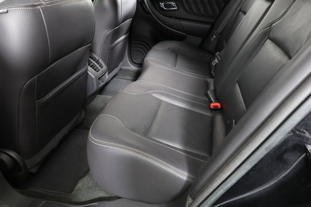 Used 2015 Ford Taurus SEL image 17