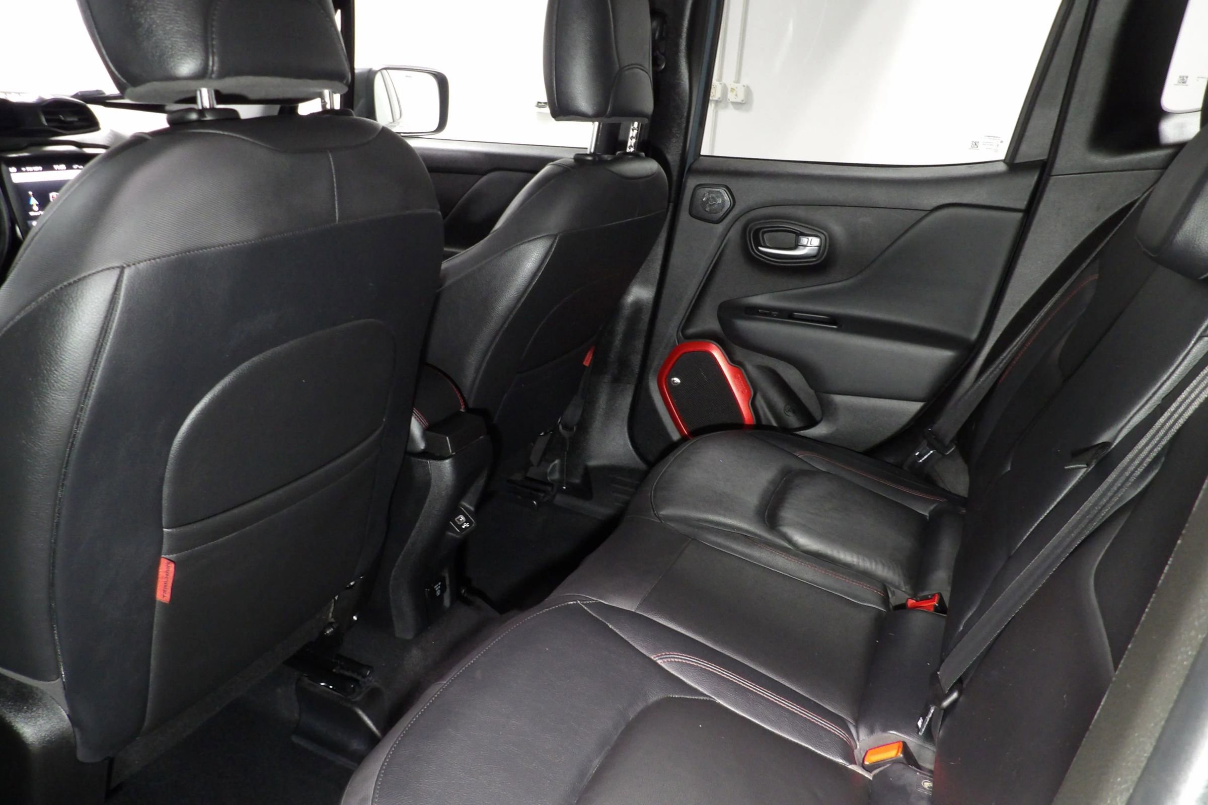 Used 2018 Jeep Renegade Trailhawk AWD/4WD image 15