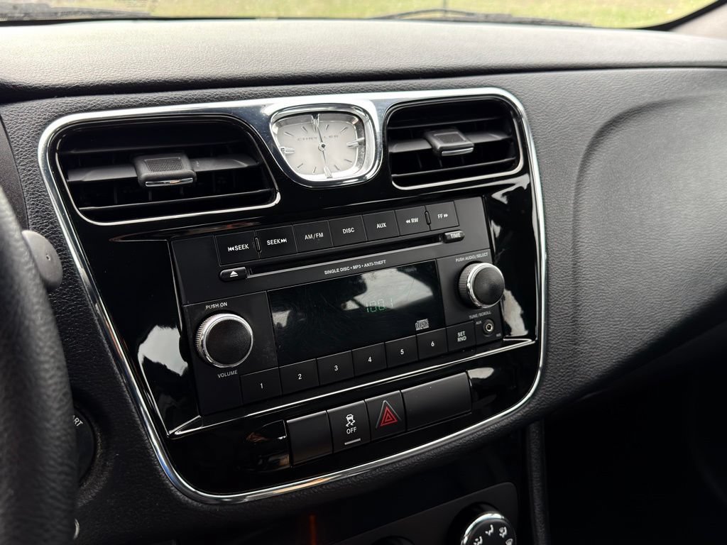Used 2014 Chrysler 200 LX FWD image 10