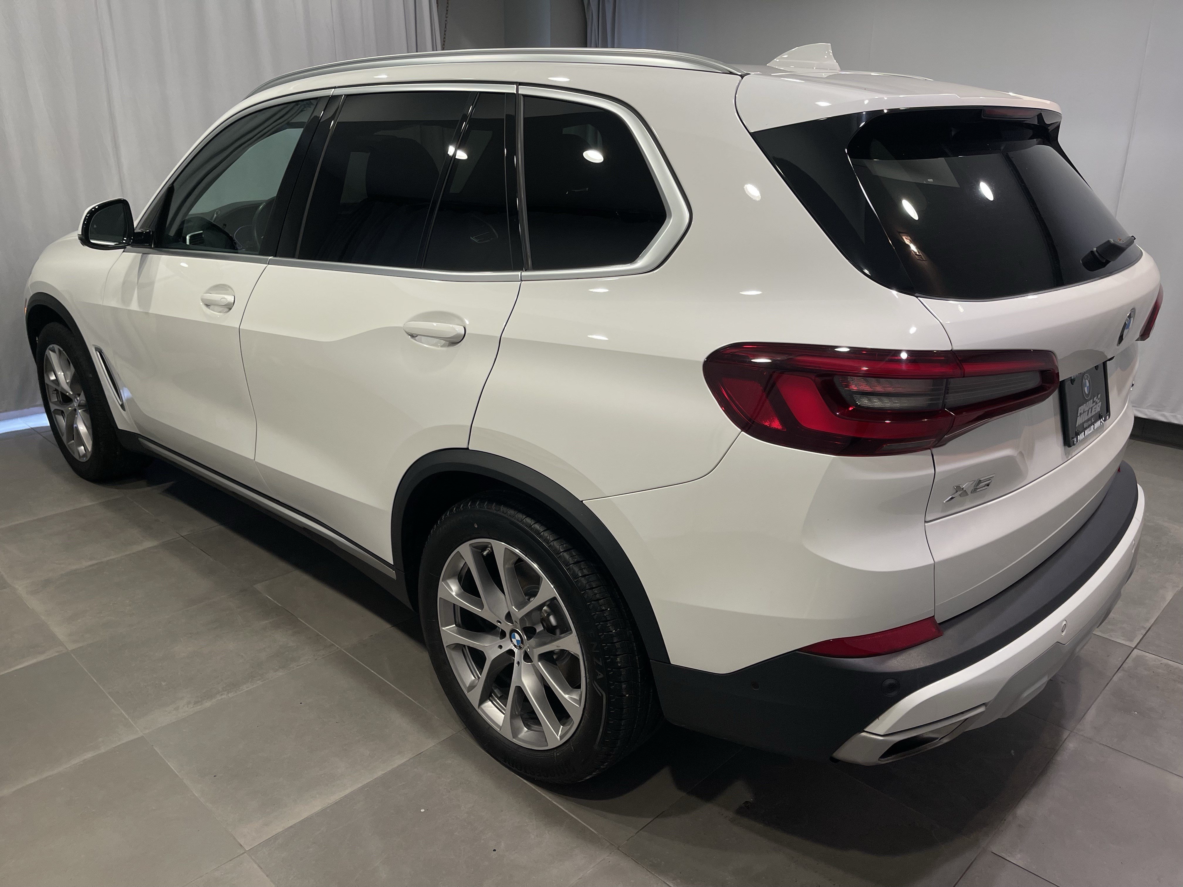 Used 2022 BMW X5 xDrive40i w/ Premium Package AWD/4WD image 4
