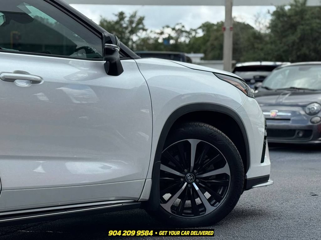 Used 2021 Toyota Highlander XSE FWD image 8