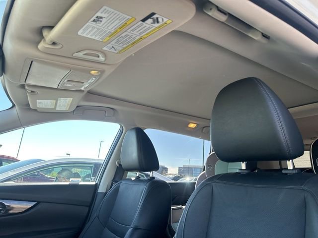 Used 2017 Nissan Rogue SL w/ SL Premium Package image 5