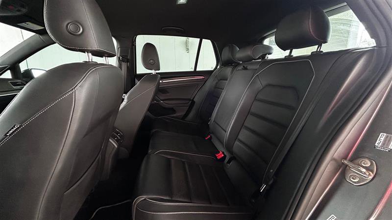 Used 2019 Volkswagen Golf R 4-Door image 12