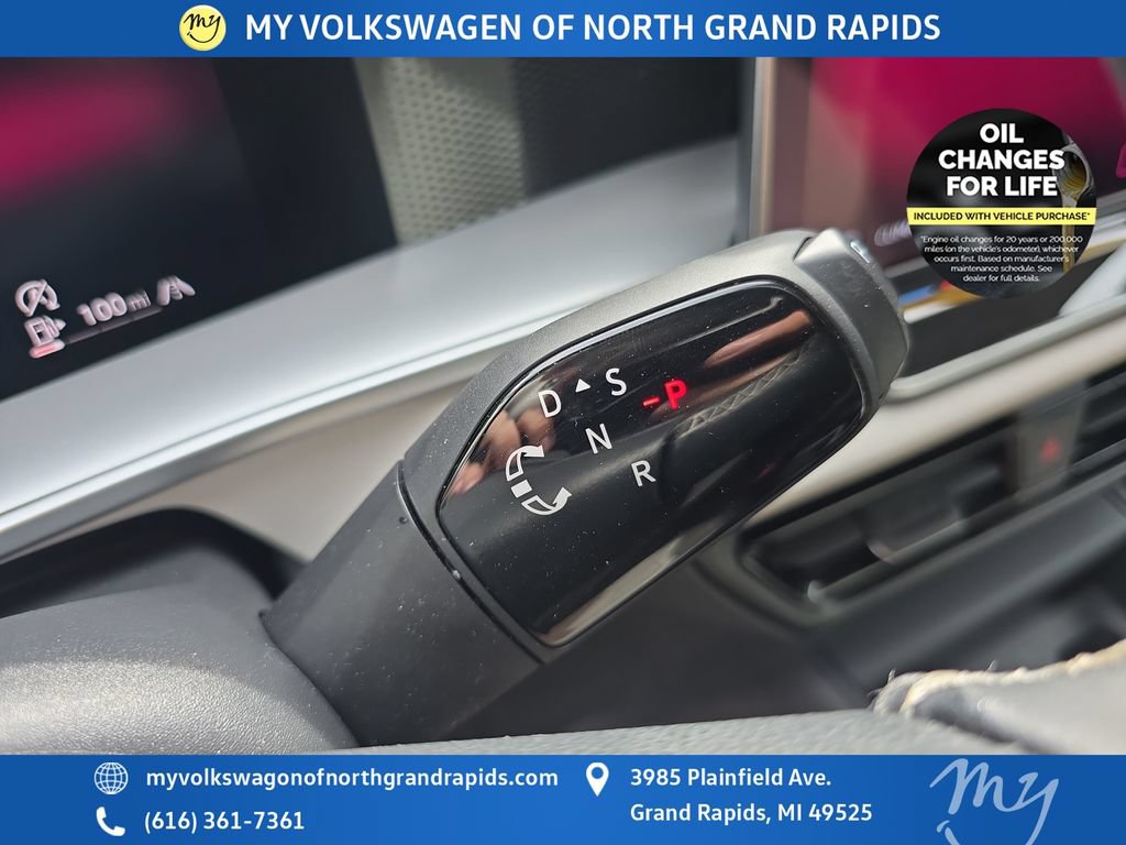 Used 2025 Volkswagen Tiguan SE AWD/4WD image 40