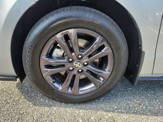 Used 2024 Toyota Sienna XSE w/ XSE Plus Package AWD/4WD image 17