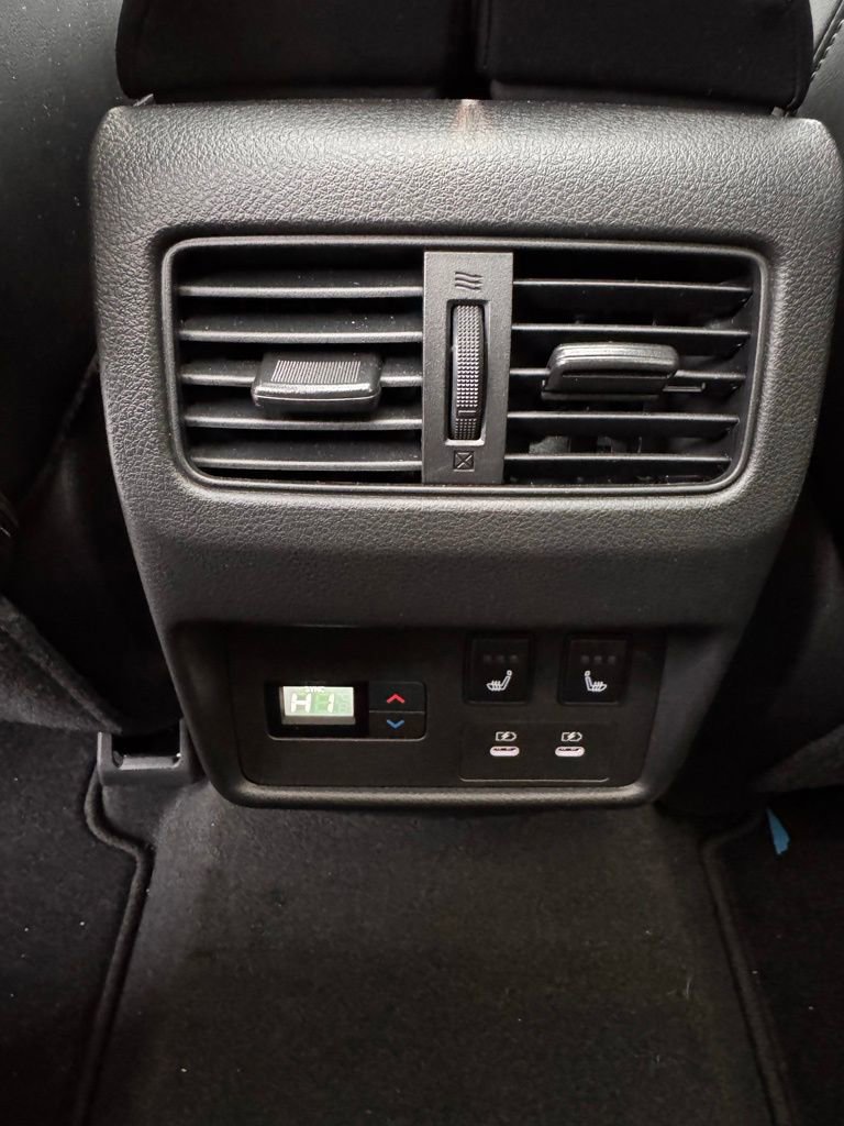 Used 2026 Nissan Rogue Platinum w/ Platinum Premium Package image 17