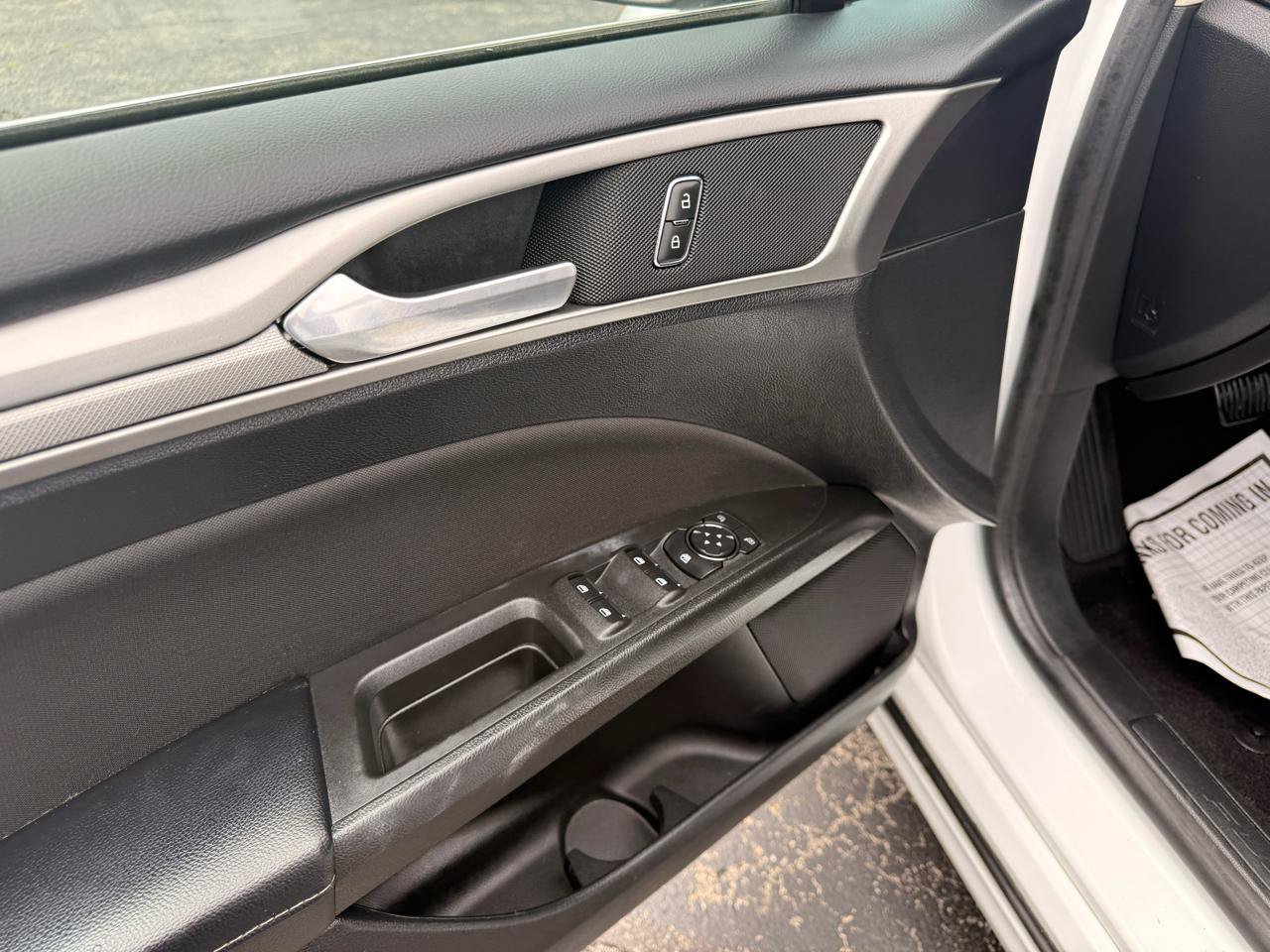 Used 2019 Ford Fusion SE FWD image 8